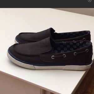 Boy’s Náutica loafers